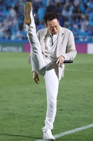 田原俊彦の足上げ